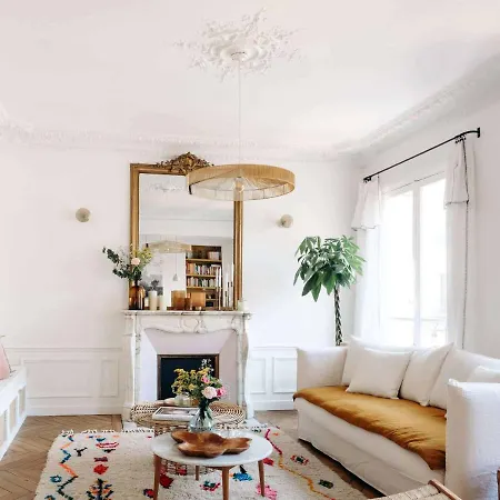 Apartment Typique Parisien Charment